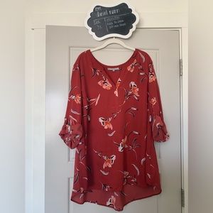 Daniel Rainn koda 3/4 sleeve split neck blouse